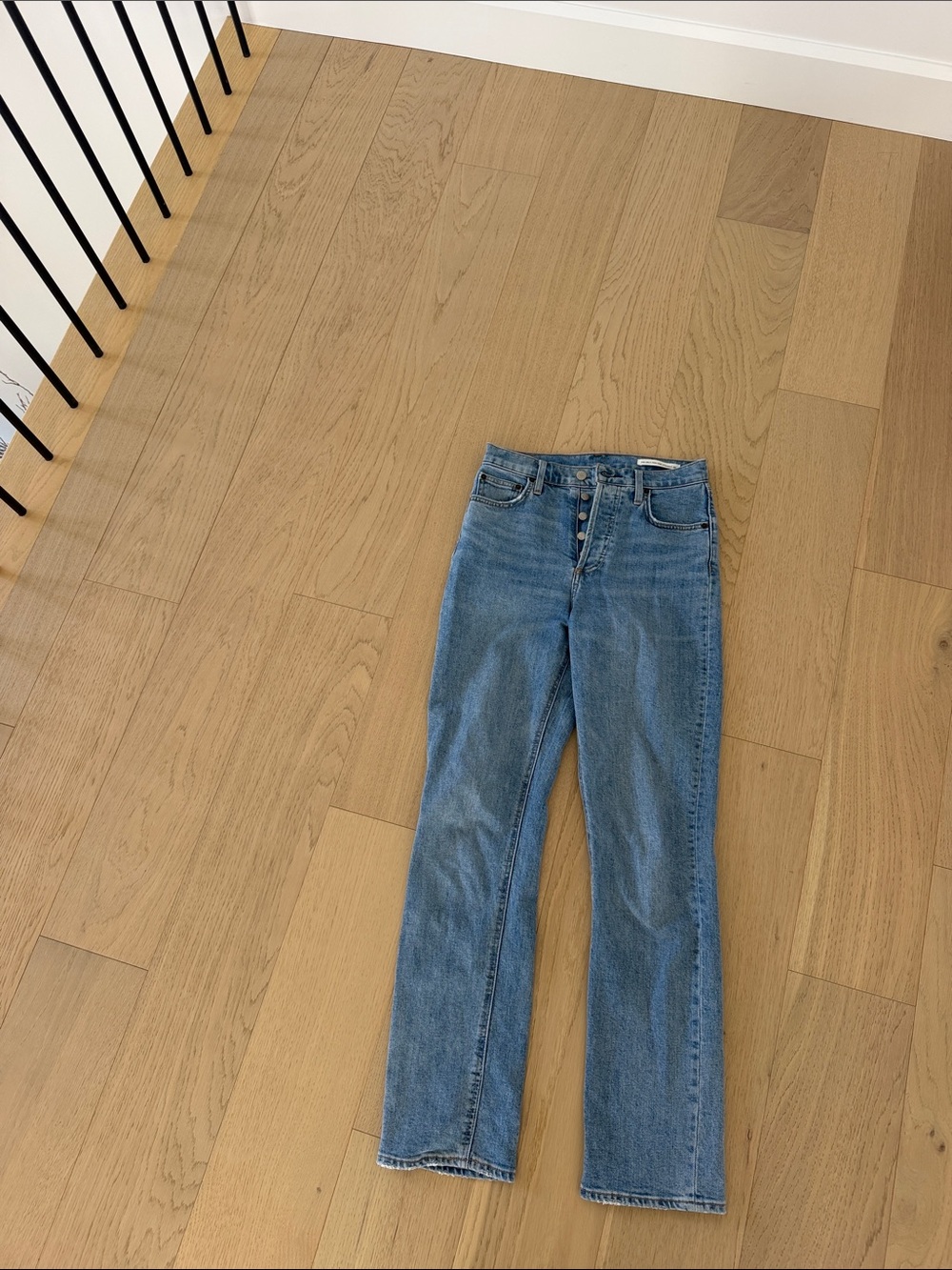 Aritzia Arlo Mid-Blue Straight-Leg Jeans